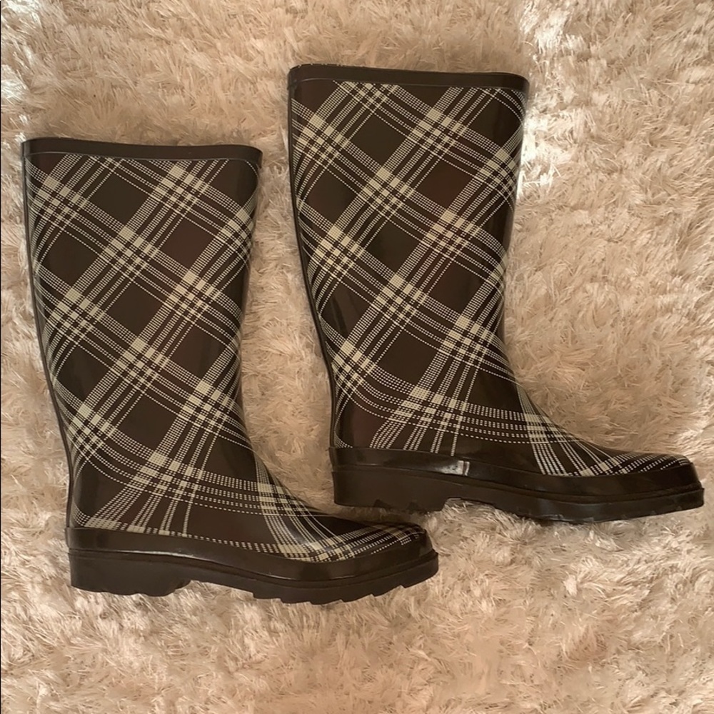Cute Black/white rain boots